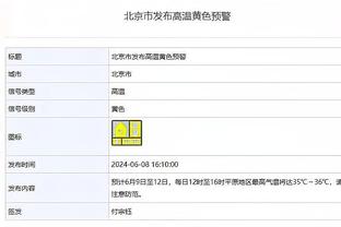 ?张镇麟结束训练后驱车离开 为守候在门口的球迷签名合影